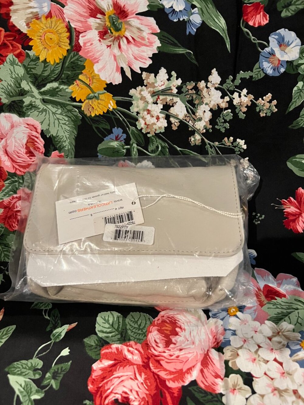 NWT Latico Cream Leather Braided Wristlet Clutch Wallet Floral Lining - Picture 2 of 6